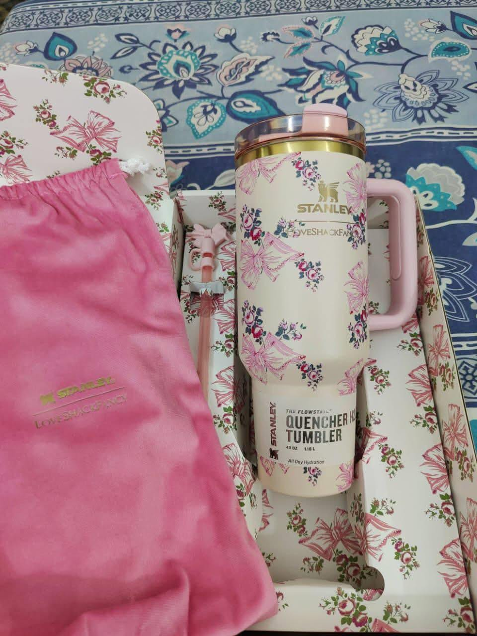 Stanley x LoveShackFancy Quencher H2.0 FlowState Tumbler – Floral Pink – 40 oz / 1.18 L